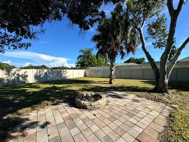 Building Photo - 2/2 with Fenced Yard, Garage and Laundry, Available Now!