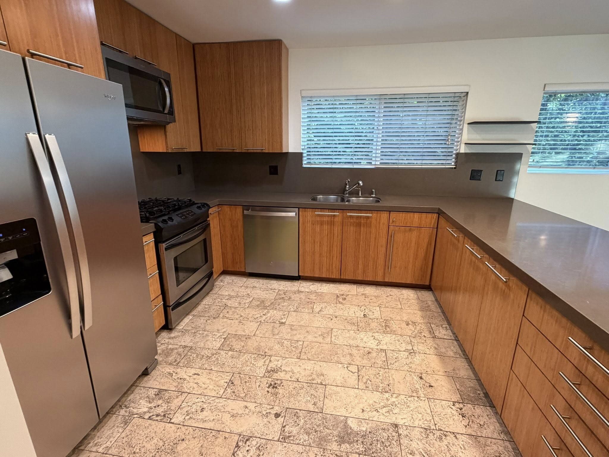 Building Photo - 832 N Las Palmas Ave