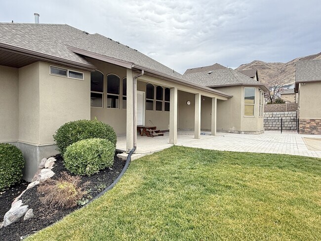 Building Photo - 14328 S Log Home Ln