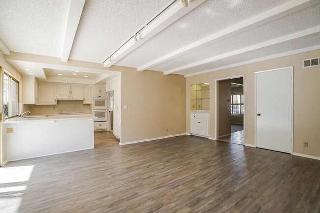 Building Photo - 10612 Rose Cir