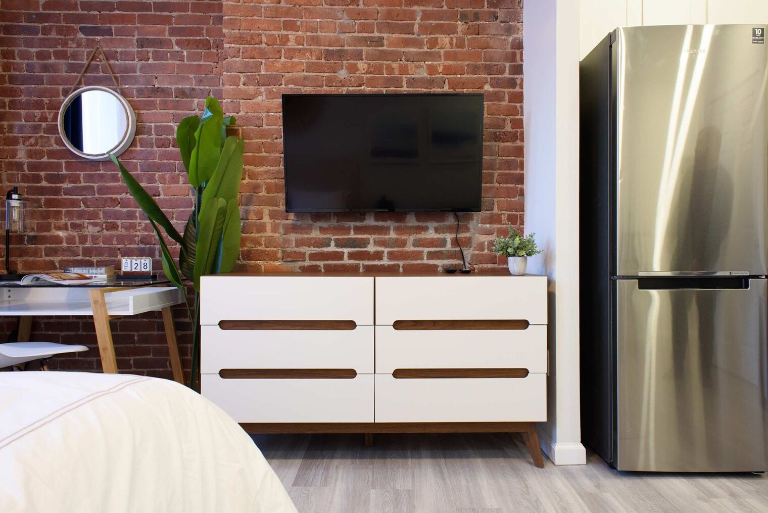 Building Photo - 240e E 75th St