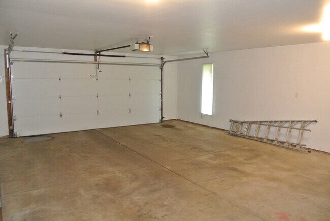 Building Photo - 1080 Fairway Ct