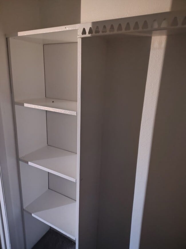 Building Photo - 5625 Antoine Dr