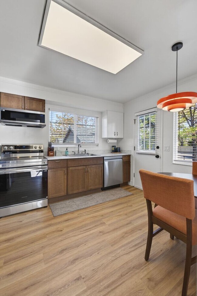 Building Photo - Welcome to Reno Nevada’s Biggest Little BnB !!