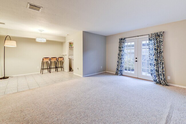 Building Photo - Charming 3-Bedroom Townhome in Prime Memor...