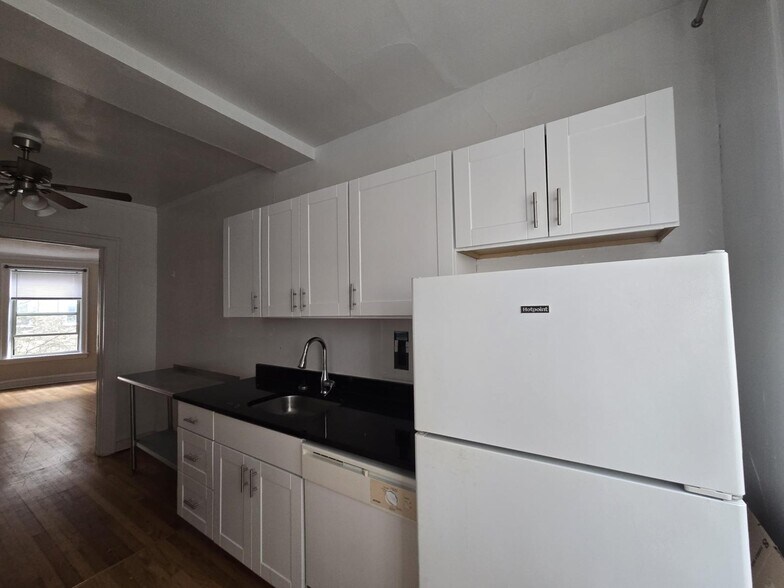 Building Photo - 907 Elmwood Ave