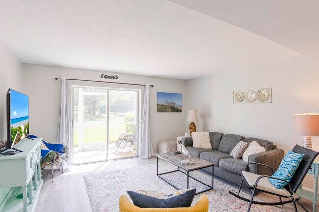 Building Photo - 18081 SE Country Club Dr