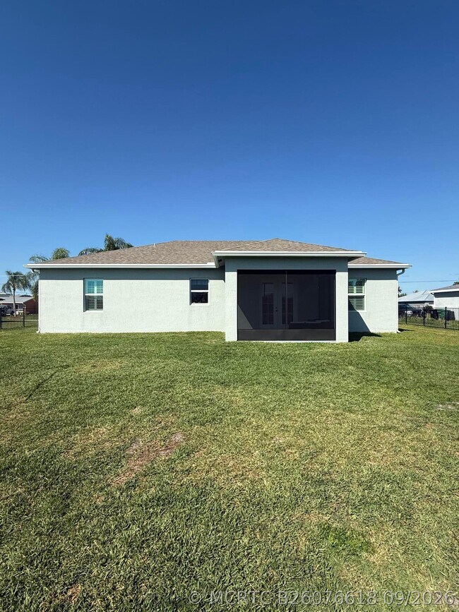 Building Photo - 2161 SE Sunflower St