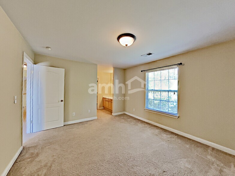 Building Photo - 316 Astor Way