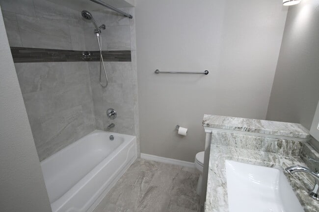 Building Photo - Lovely 2 Bd/2Ba Condo!