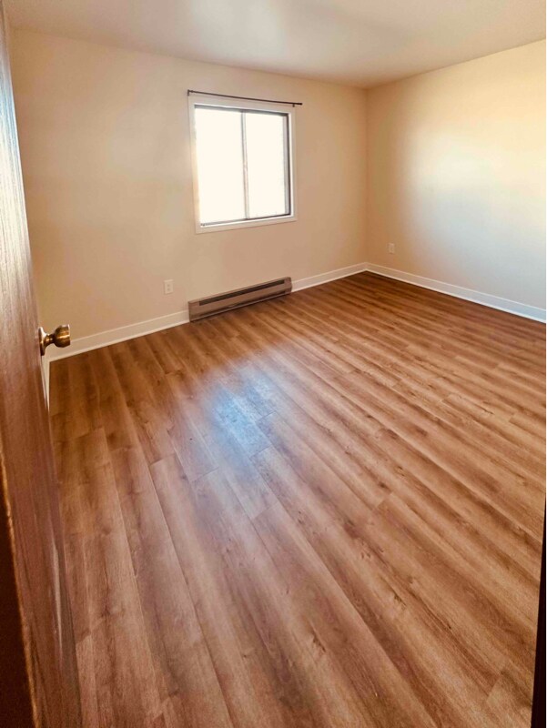 Building Photo - 3195 W Mangold Ave