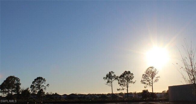 Building Photo - 15405 Grn Acrs Ave