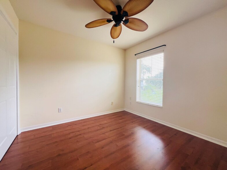 Building Photo - 1531 Par Ct