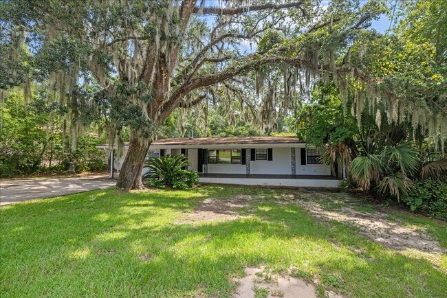Building Photo - 103 S Chapel Dr