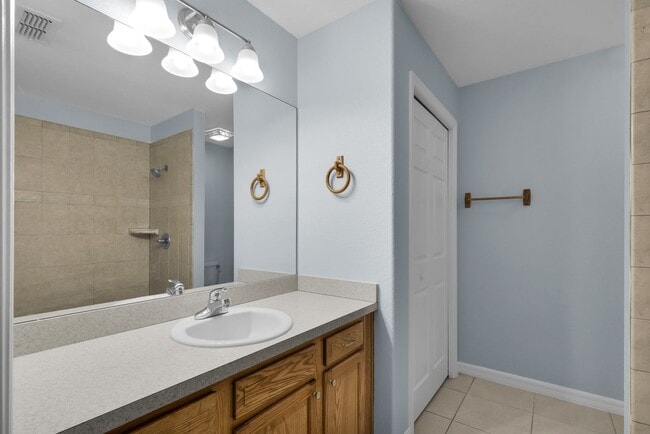 Building Photo - 3/2 Home In Silver Springs Shores