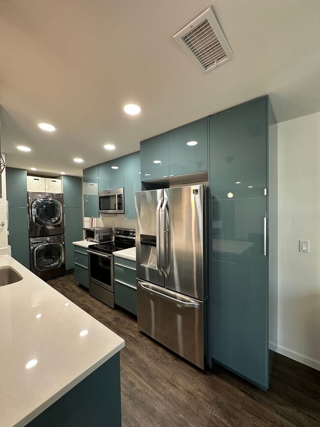 Building Photo - 7775 Camino Glorita