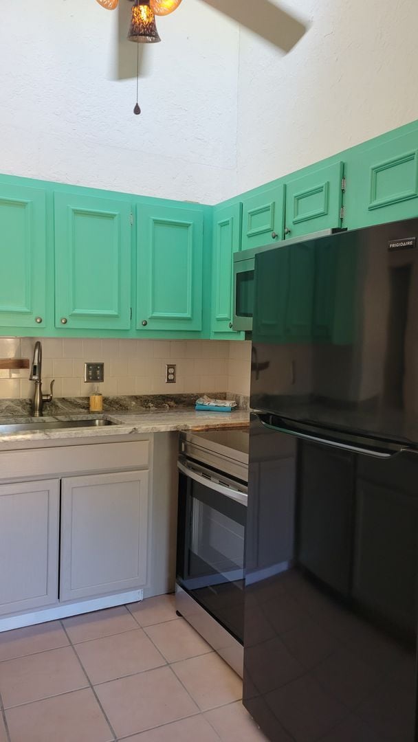 Building Photo - Annual UNfurnished renovated 2/1 condo dow...
