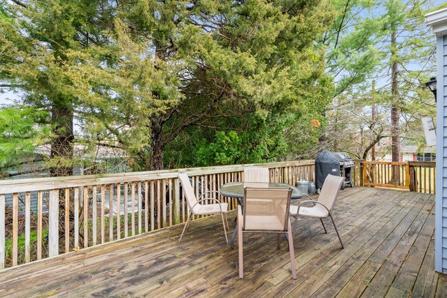 Building Photo - 438 Sylvan Dr