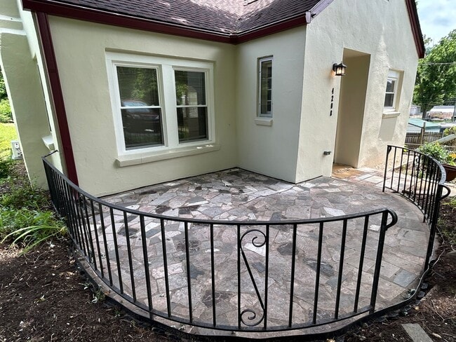 Building Photo - Newly remodeled 3 bedroom, 2 bath home for...