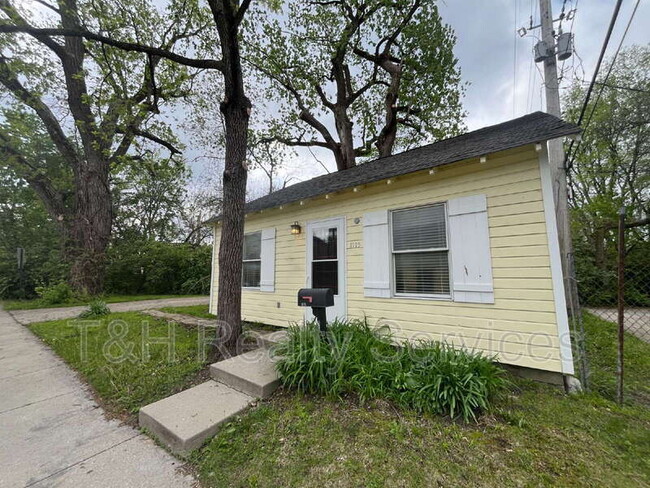 Building Photo - 1115 E North St