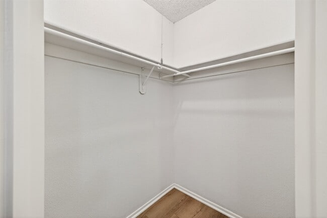 Building Photo - 12047 Plumpoint Dr