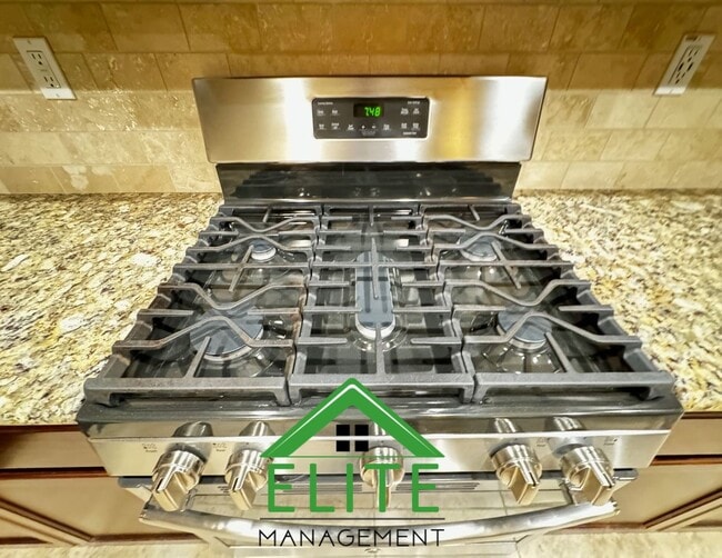 Building Photo - 2104 Westmeath Way