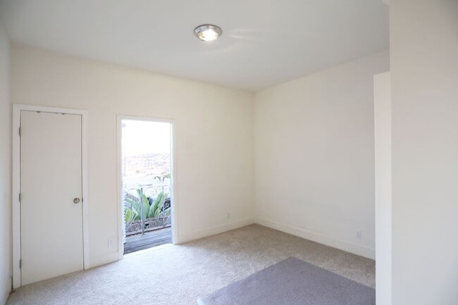 Building Photo - Spacious three-story 4BR/3BA single family...