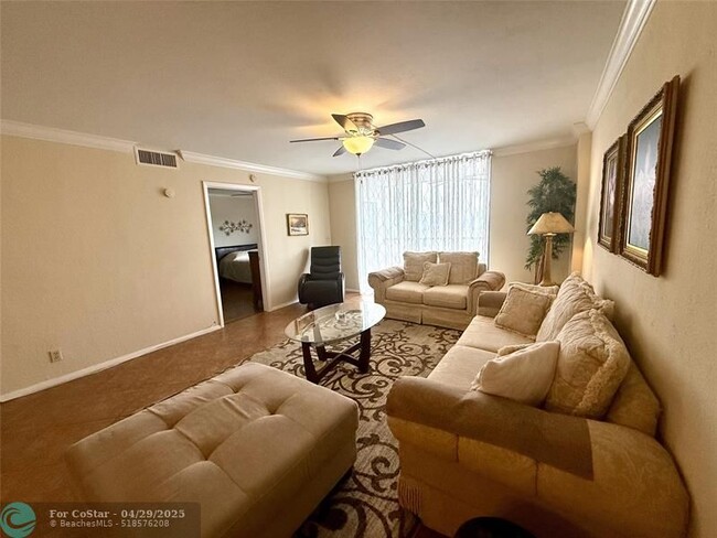 Building Photo - 4725 Lucerne Lakes Blvd
