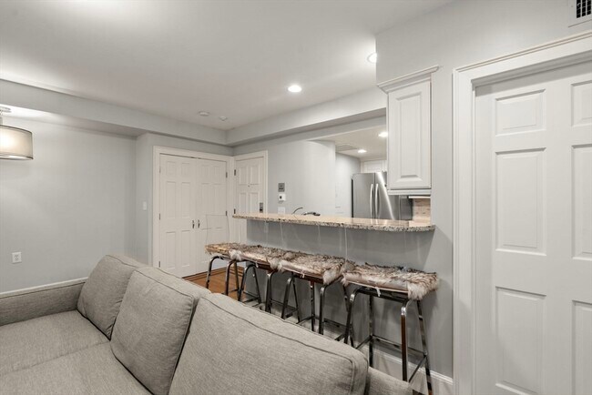 Building Photo - 127 Beacon St