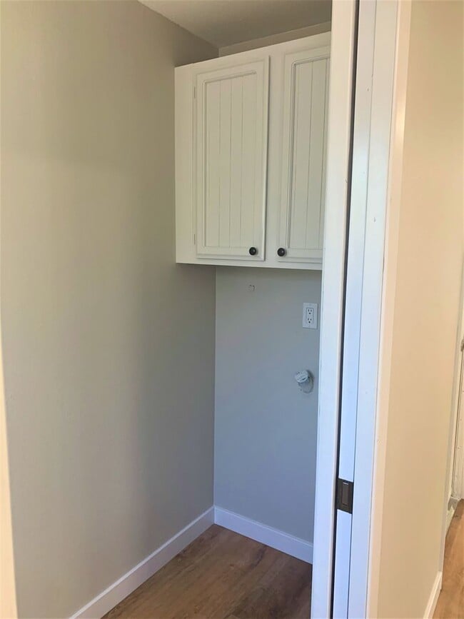 Building Photo - Desirable Cascade Park Location with Many ...