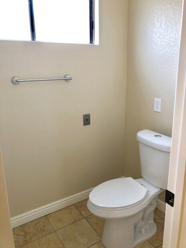 Building Photo - 31440 Club Vista Ln