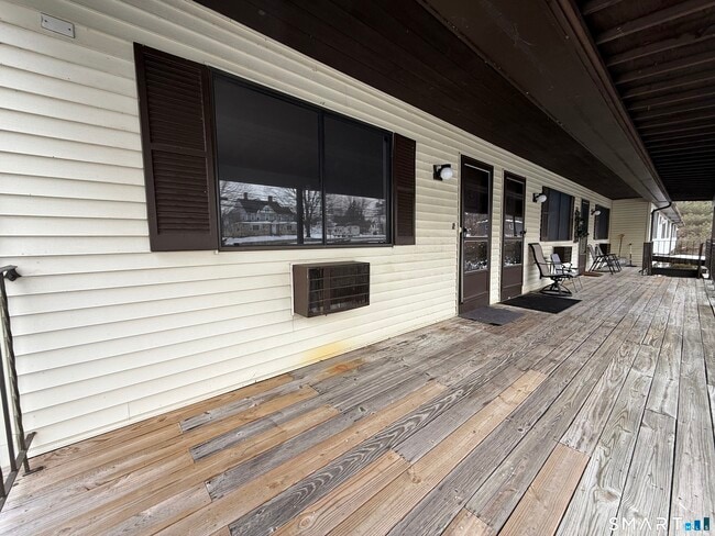 Building Photo - 388 S Main St