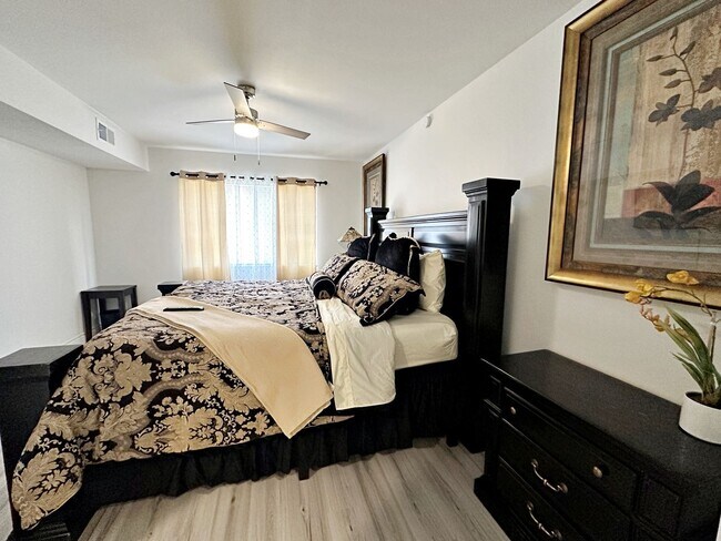 Building Photo - FULLY FURNISHED 2 BEDROOM CONDO WITH STRIP VIEWS