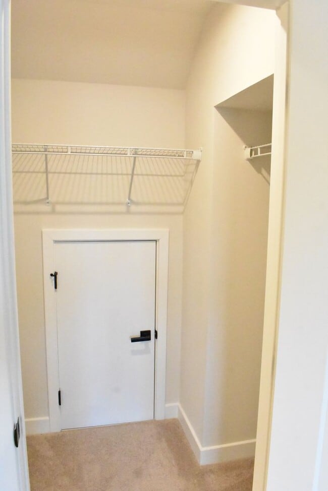 Building Photo - Fantastic Fredericksburg Townhome!