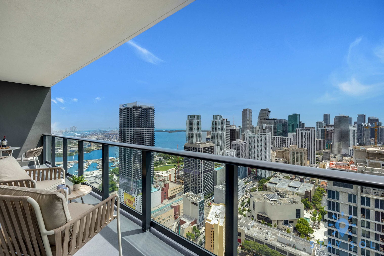 Building Photo - 601 NE 1st Ave