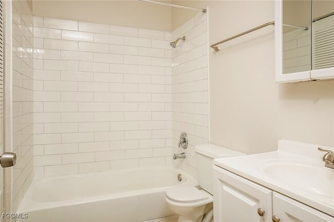 Building Photo - 5940 Talbrook Rd