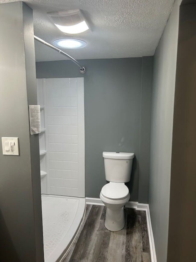 Building Photo - Single Floor Living!
