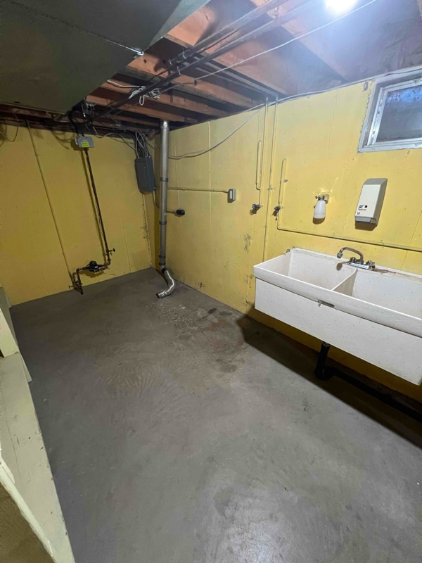 Building Photo - 1827 Sahara Ct