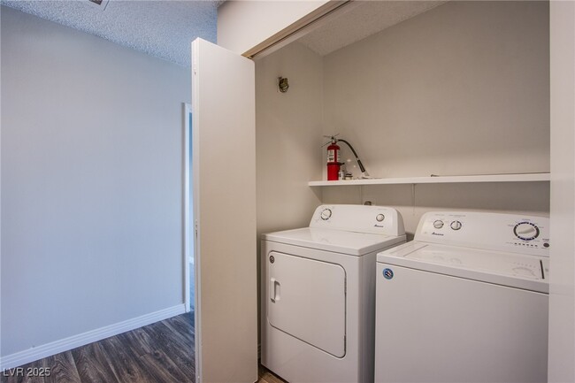 Building Photo - 5009 Evergreen Ave