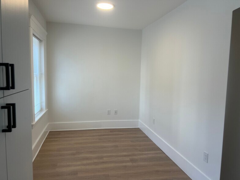 Building Photo - 10 Gates St