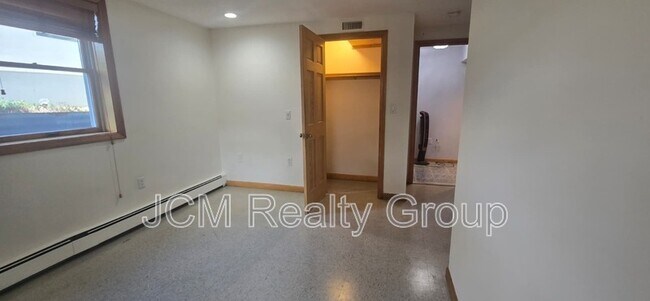 Building Photo - 120 Savage St