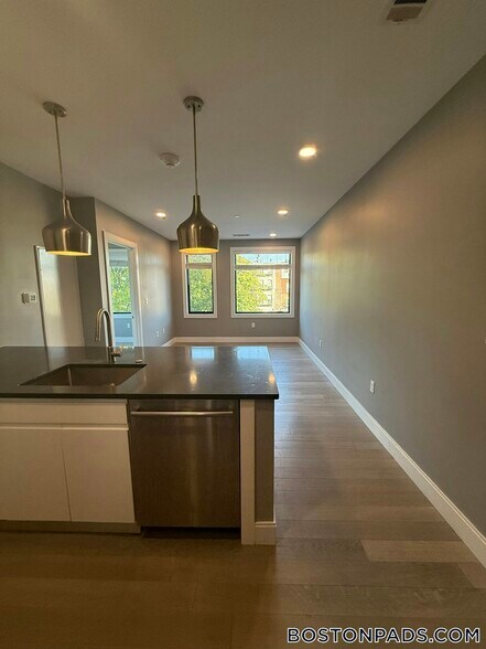 Building Photo - 152 Liverpool St