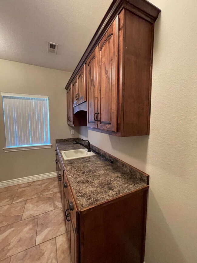 Building Photo - 4BR / 3Car garage / Fully fenced in backyard - Stunning property