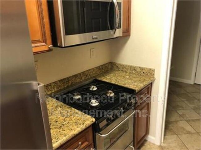 Building Photo - 242 N Glenn Ave