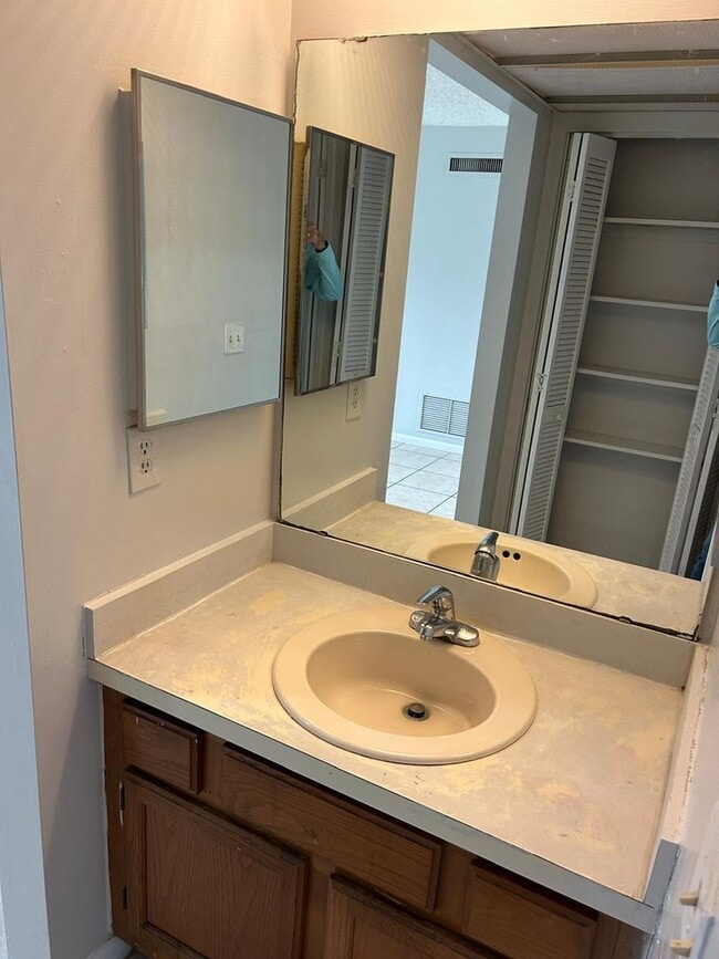 Building Photo - Charming 3-Bed, 2-Bath Home in a Prime Location! Move in Specials:$100 off your first month's ren...