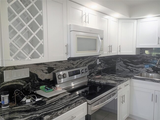 Building Photo - 1410 S Ocean Dr