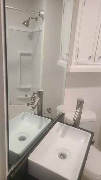 Building Photo - 71 Park Ave