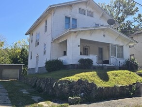 Building Photo - 409 Stowers St