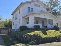 Building Photo - 409 Stowers St