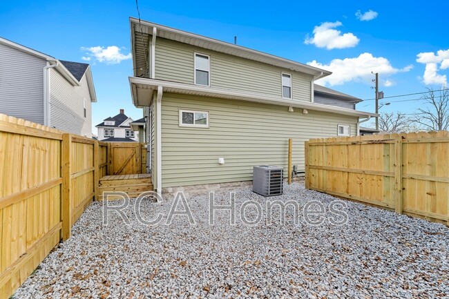 Building Photo - 18 N Gray St